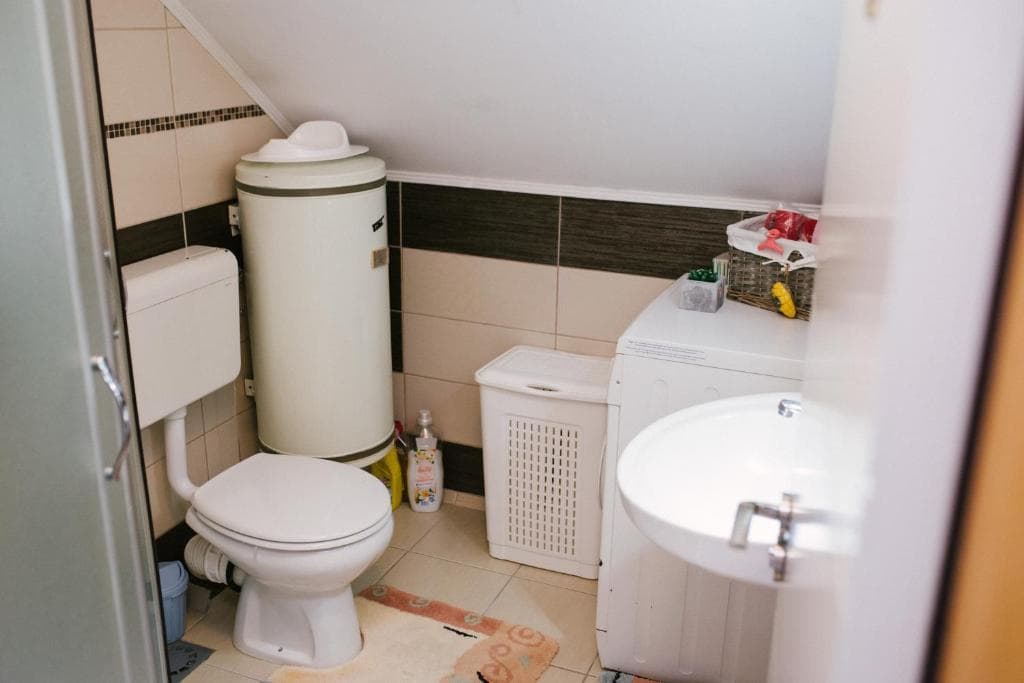 Modern bathroom in Apartment 1